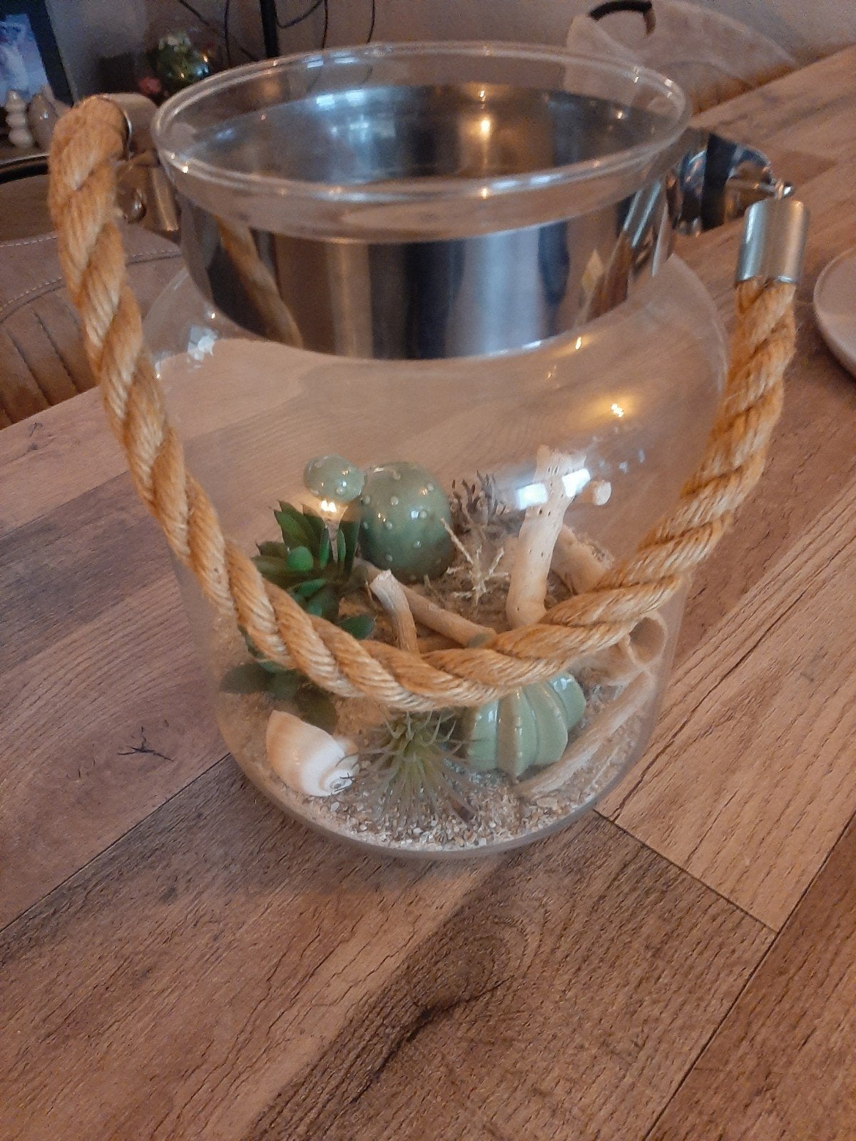 Mooie glazen stolp in zeer nette staat, Glas, Ophalen of Verzenden, Zo goed als nieuw, Inclusief decoratie