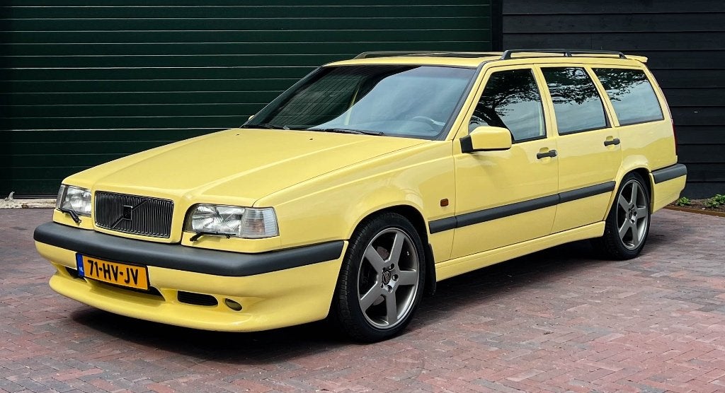 Nieuwstaat - Volvo 850 2.3 T-5 R Cream Yellow (607), Auto's, Volvo, Voorwielaandrijving, Zwart, 1494 kg, 700 kg