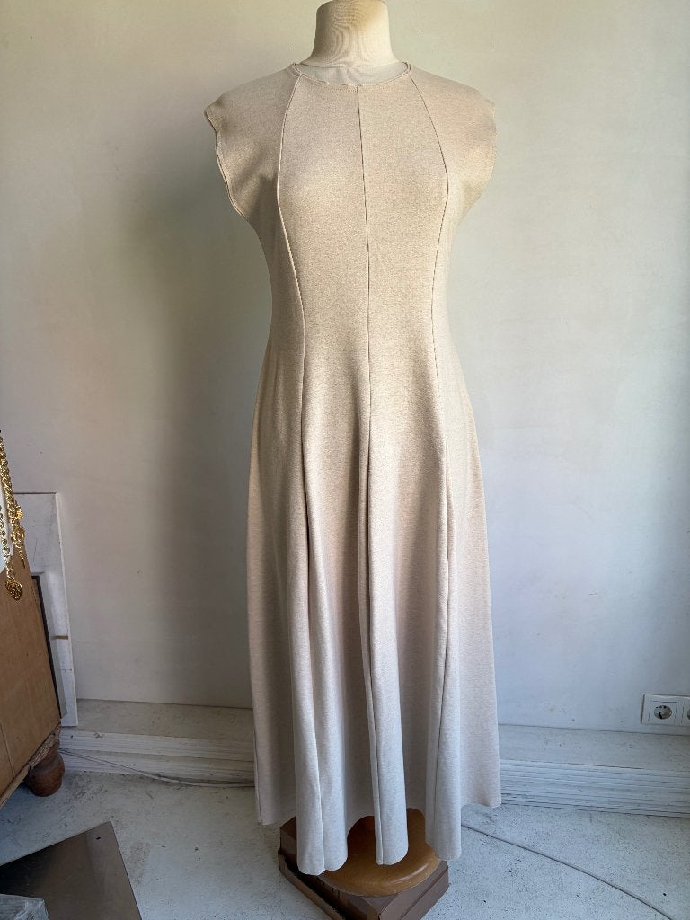 zara jurk beige maat L, Kleding | Dames, Jurken, Verzenden, Maat 42/44 (L), Nieuw, Onder de knie