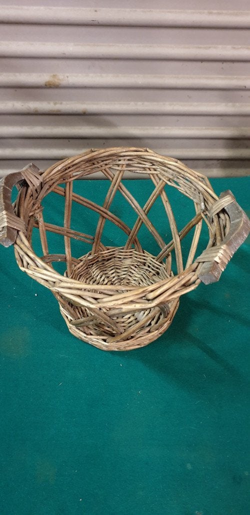 Mand gevlochten riet, Huis en Inrichting, Woonaccessoires | Schalen en Manden, Ophalen of Verzenden, 'T Olde Gre-j, Info@toldegrej.nl