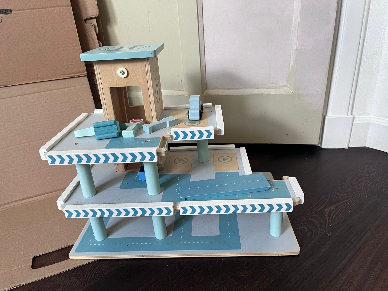 Houten Parkeergarage met Accessoires, Kinderen en Baby's, Ophalen, Zo goed als nieuw