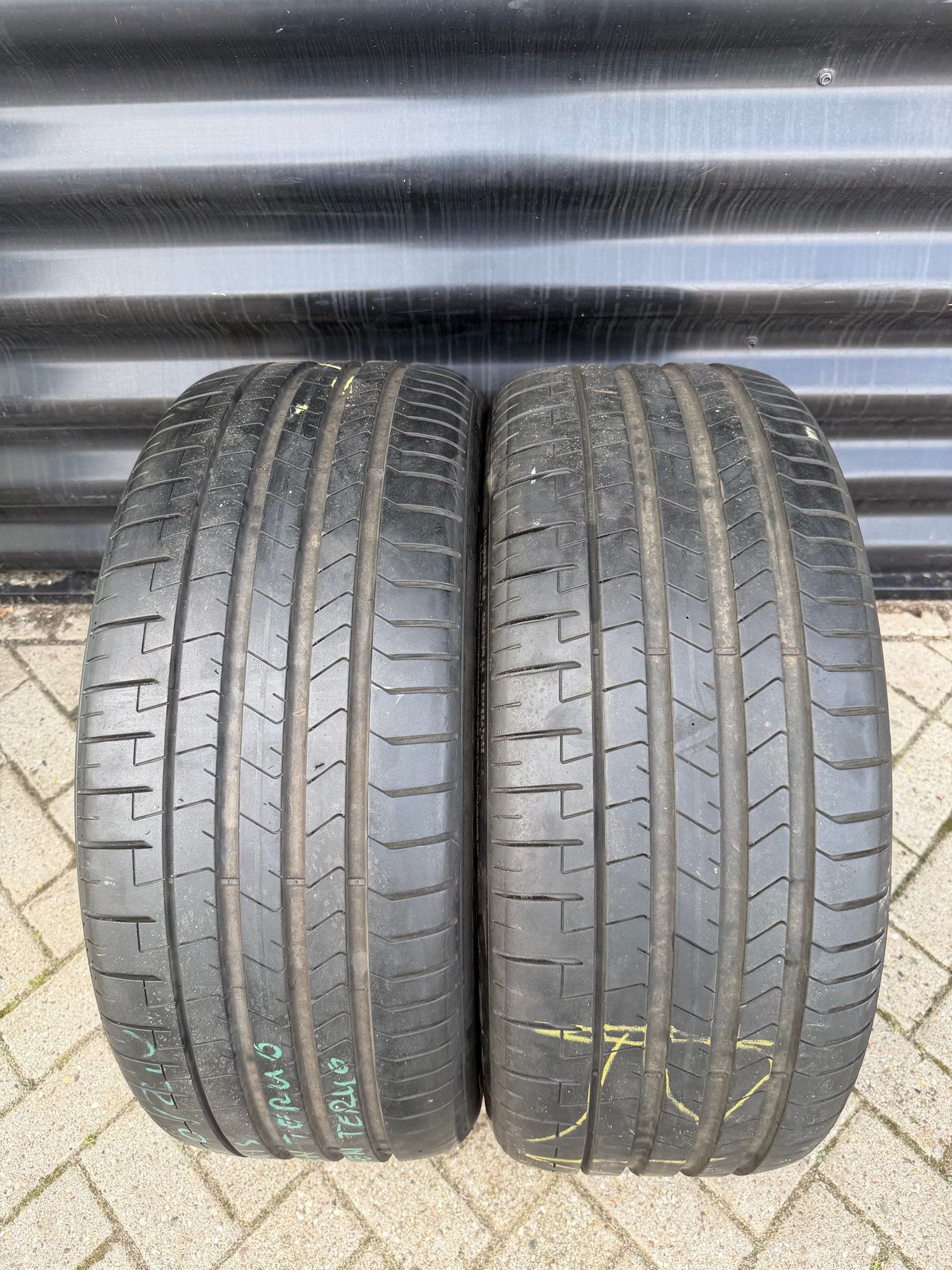 2x Pirelli Pz4 banden 275-40-22 275 40 22