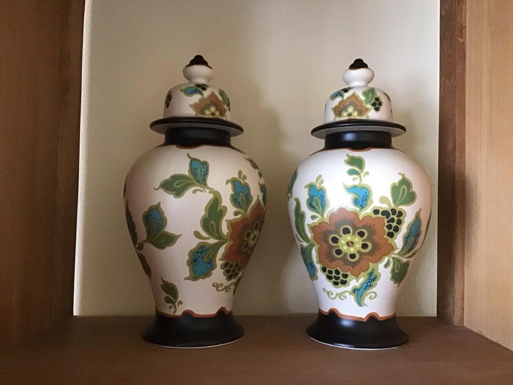 Set van 2 Modica Gouda Plateel vazen, handgeschilderd, Antiek en Kunst, Ophalen of Verzenden