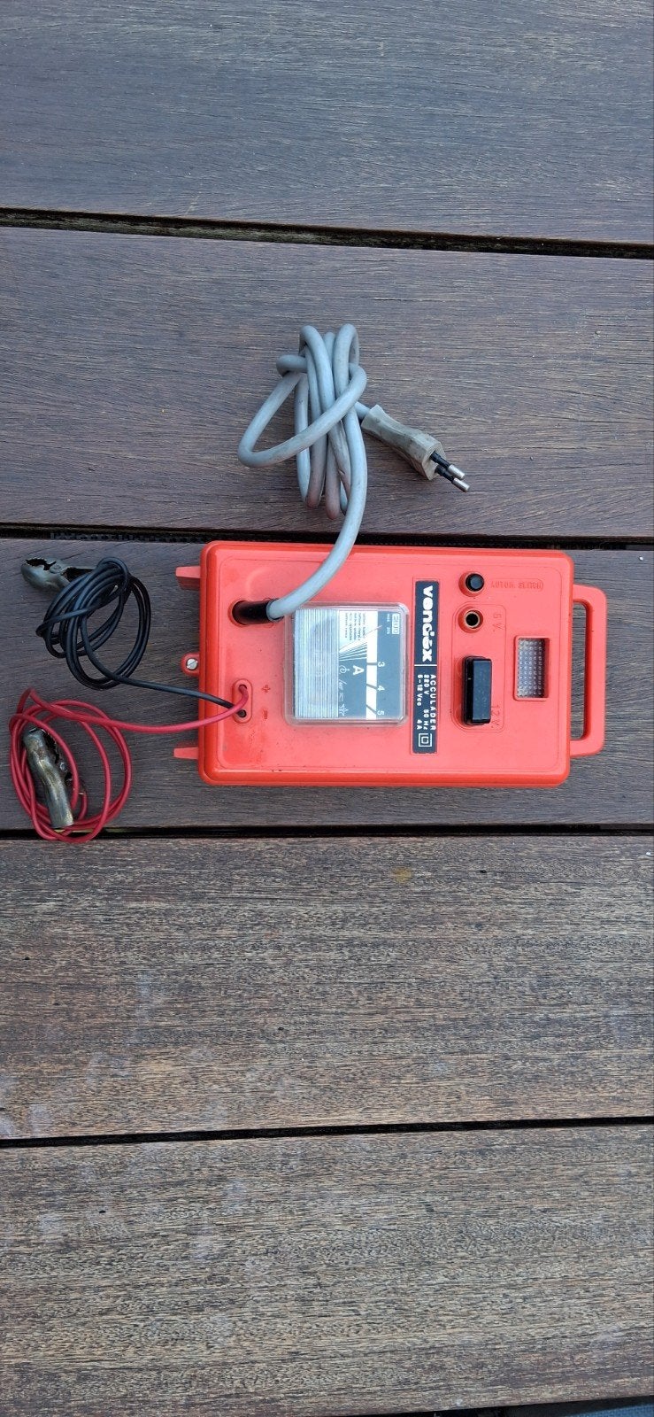 Acculader voor  6 Volt of 12 Volt, Ophalen, Gebruikt