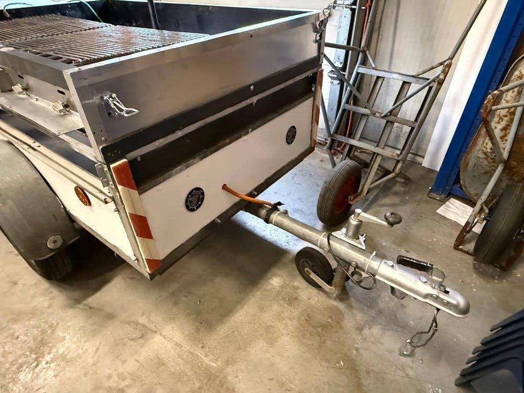 aanhanger met parasol en werkblad - Mobiele BBQ