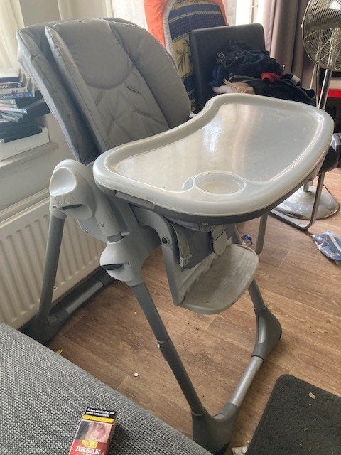 Chicco Polly Easy kinderstoel - Grijs, Kinderen en Baby's, Kinderstoelen, Gebruikt, Overige typen, Afneembaar eetblad, Gordel(s)