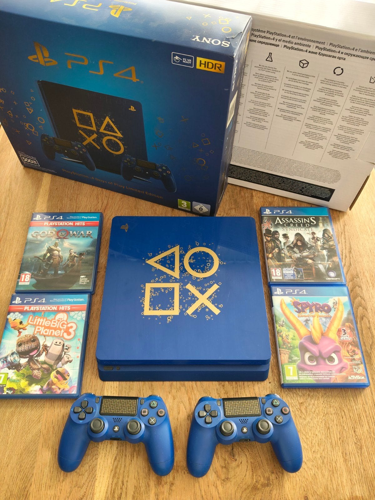 PlayStation4 Slim (500 GB) days of play blue limited edition, Spelcomputers en Games, Ophalen, Met 2 controllers, Zo goed als nieuw