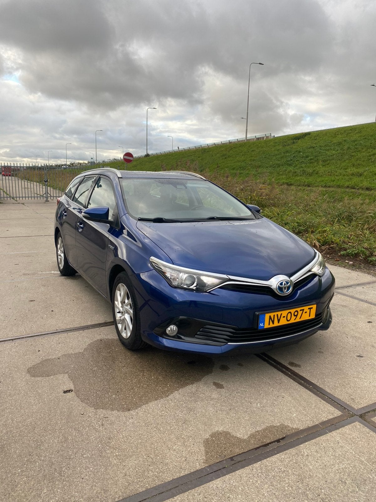 Toyota Auris 1.8 Hybrid 5DR CVT 2017 Blauw, 28 km/l, 345 kg, Blauw, Origineel Nederlands