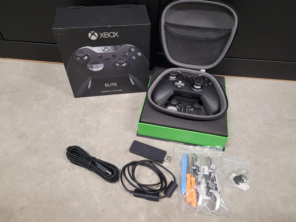 X box elite controller, Spelcomputers en Games, Spelcomputers | Xbox | Accessoires, Ophalen of Verzenden, Zo goed als nieuw, Controller