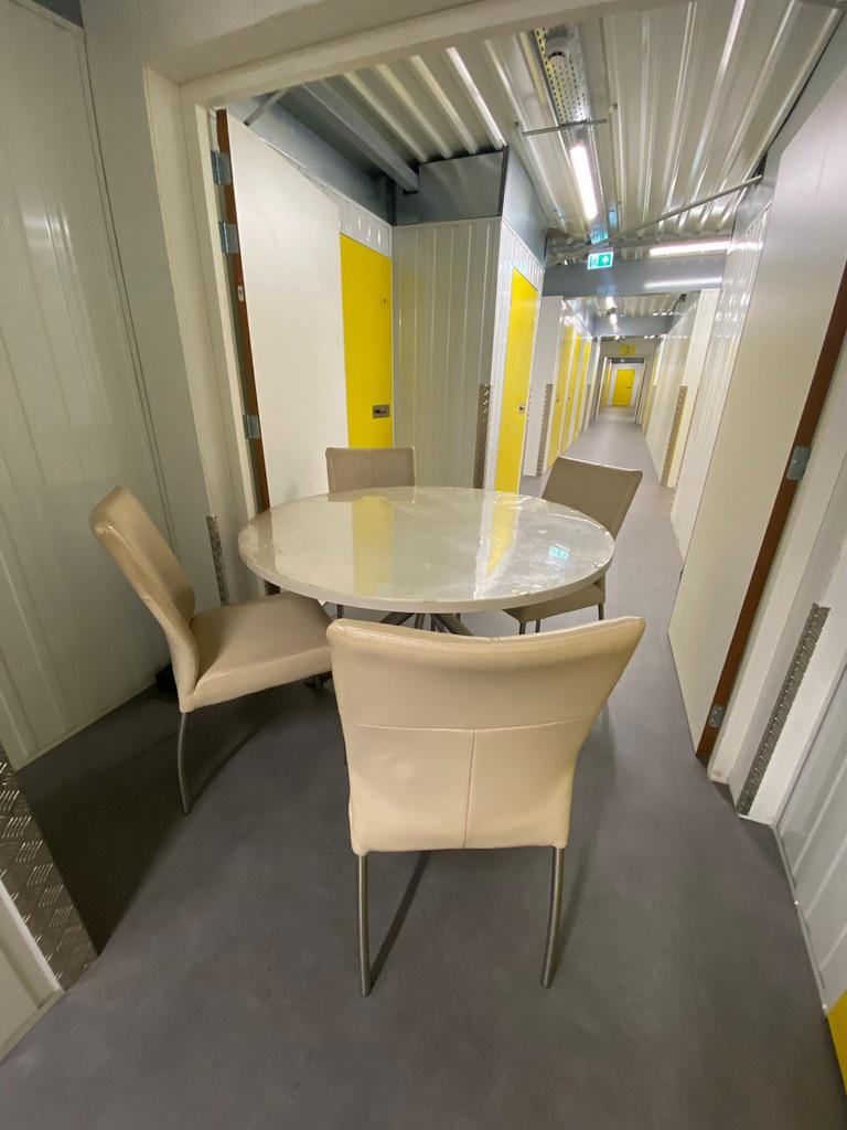 SETPRIJS! Moderne eettafel + eetstoelen Goossens, Ophalen, Zo goed als nieuw, Vijf personen of meer, Rechthoekig