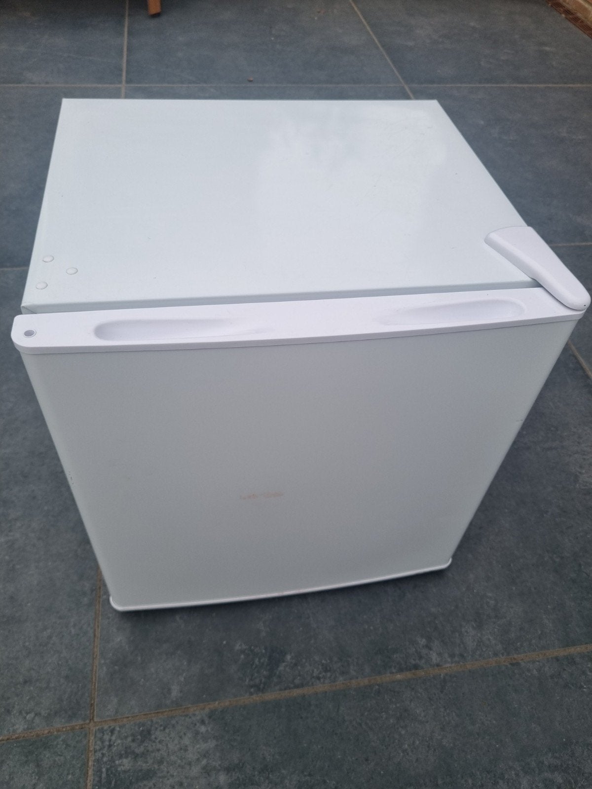 Compacte ARO mini koelkast MZ46WE - voor kleine ruimte, Witgoed en Apparatuur, Ophalen of Verzenden, Minder dan 75 liter, Zonder vriesvak