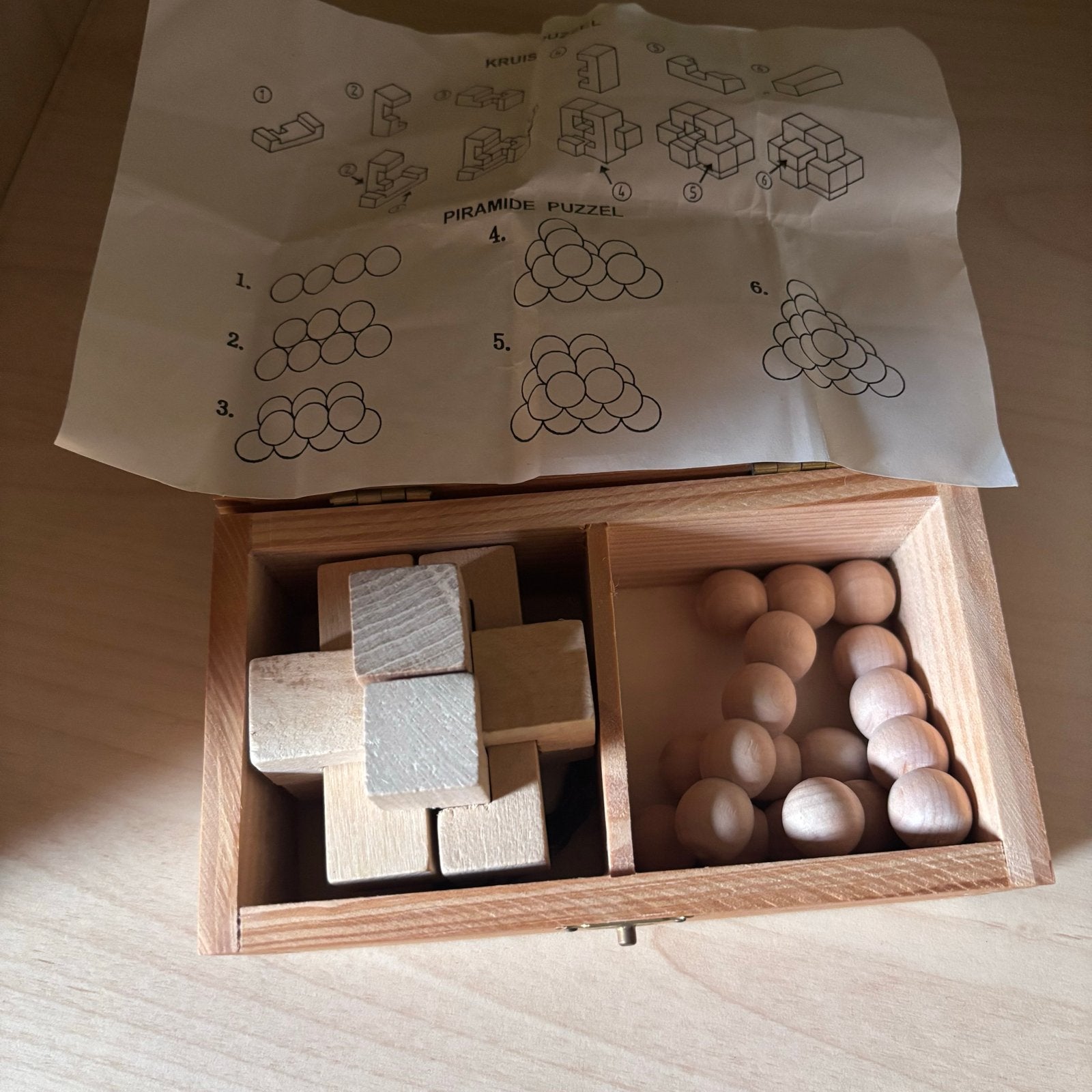 Houten Puzzel 2-in-1 in Opbergkistje - Kruis & Piramide, Ophalen of Verzenden, Minder dan 500 stukjes, Gebruikt, Rubik's of 3D-puzzel