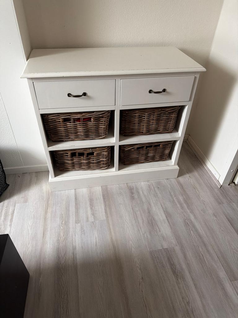 Mooie witte kast met rieten manden, Huis en Inrichting, Gebruikt, Met lade(s), 25 tot 50 cm, Overige houtsoorten