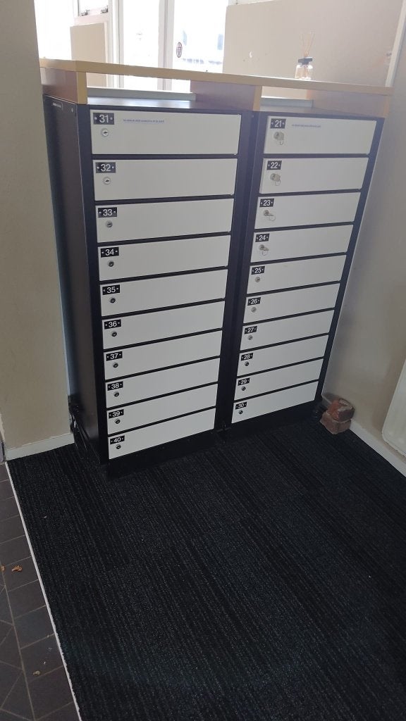 lockers voor opladen mobieltjes, Ophalen, Zo goed als nieuw