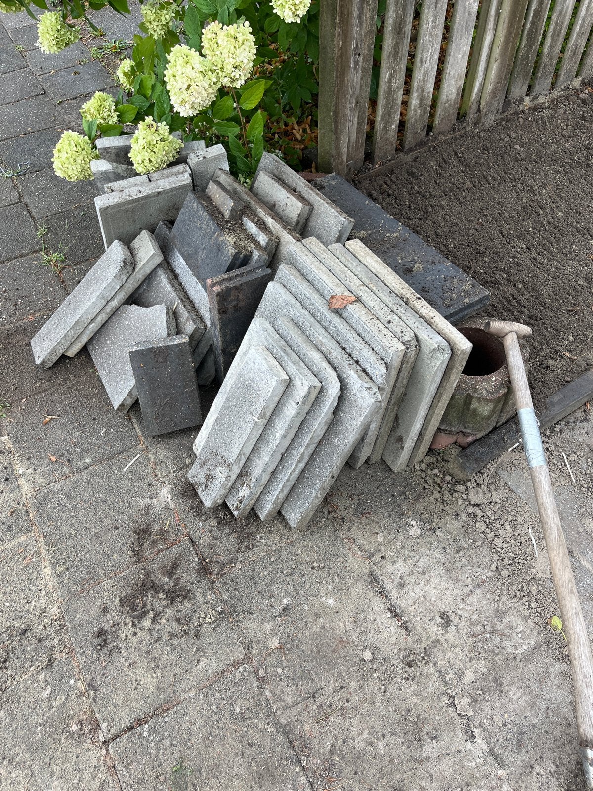 Gratis 40x40 beton tegels - 2 tot 3 m² beschikbaar, Doe-het-zelf en Verbouw, Tegels, Gebruikt, Ophalen of Verzenden, Minder dan 5 m²