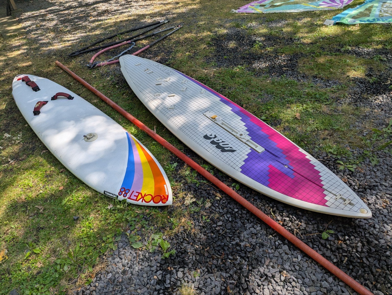 Complete windsurfset: 2 planken, 2 zeilen, gieken en mast, Ophalen, Gebruikt