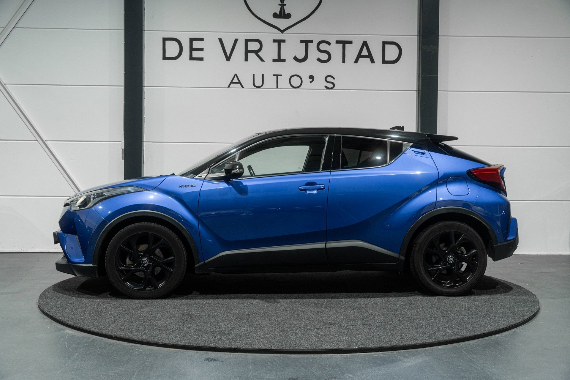 Toyota C-HR 1.8 Hybrid Bi-Tone Black edition leer!, Auto's, 4 cilinders, Met garantie (alle), Blauw, 26 km/l