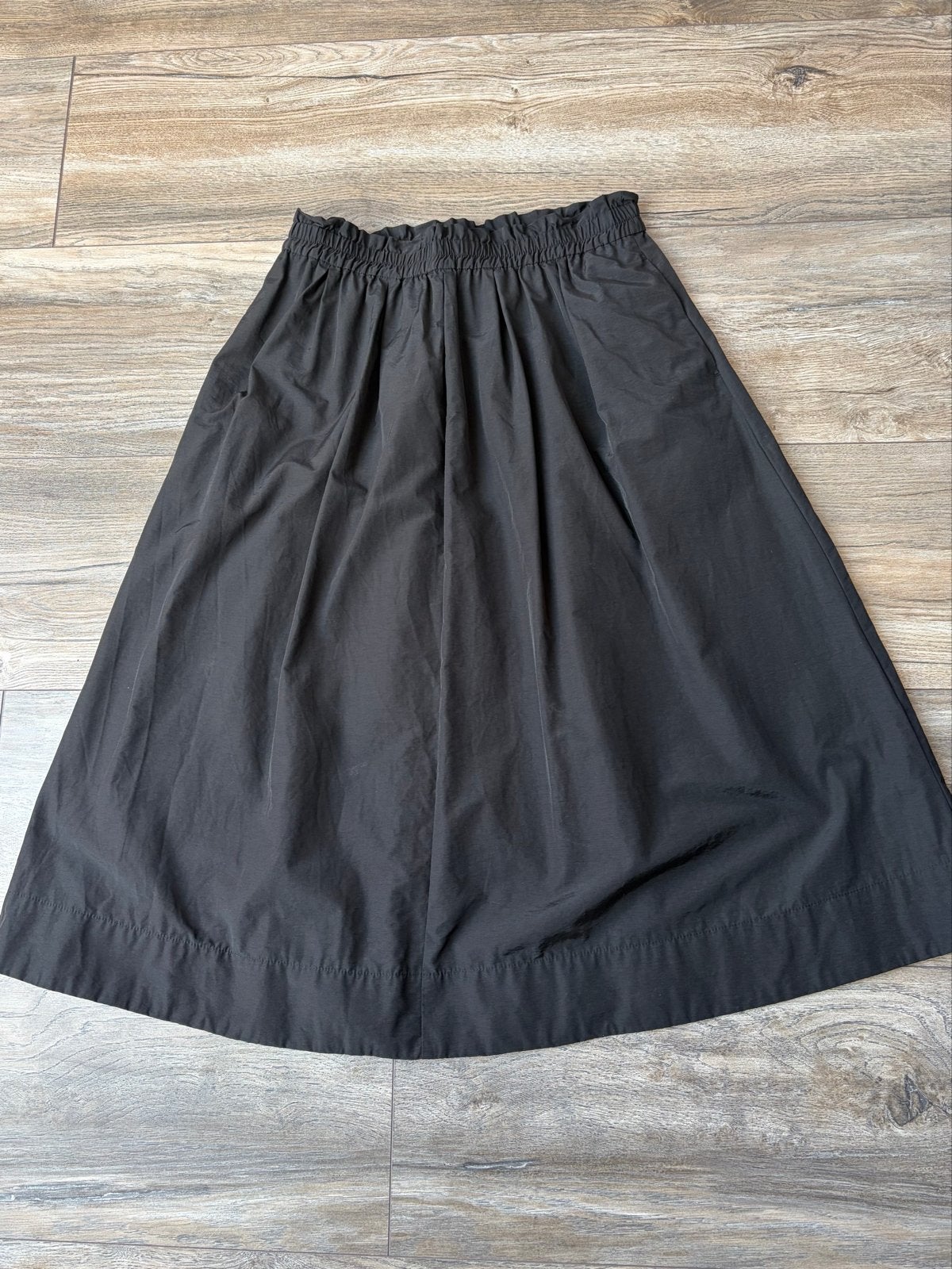 H&M Zwarte midi-rok met elastische taille, Kleding | Dames, Rokken, Maat 38/40 (M), Zwart, Ophalen of Verzenden, Zo goed als nieuw