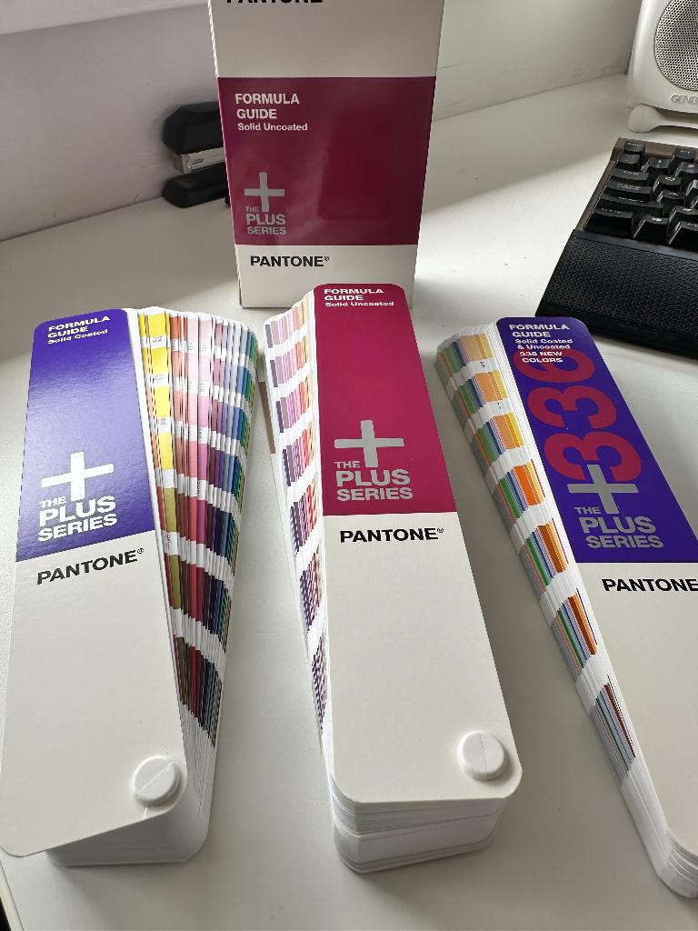 Pantone waaiers, Hobby en Vrije tijd, Tekenen, Ophalen of Verzenden, Zo goed als nieuw, Overige typen