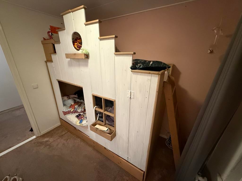 Kinderbed met 2 logeerplekken, massief hout, demontabel, Kinderen en Baby's, Kinderkamer | Bedden, Ophalen, 85 tot 100 cm, Gebruikt