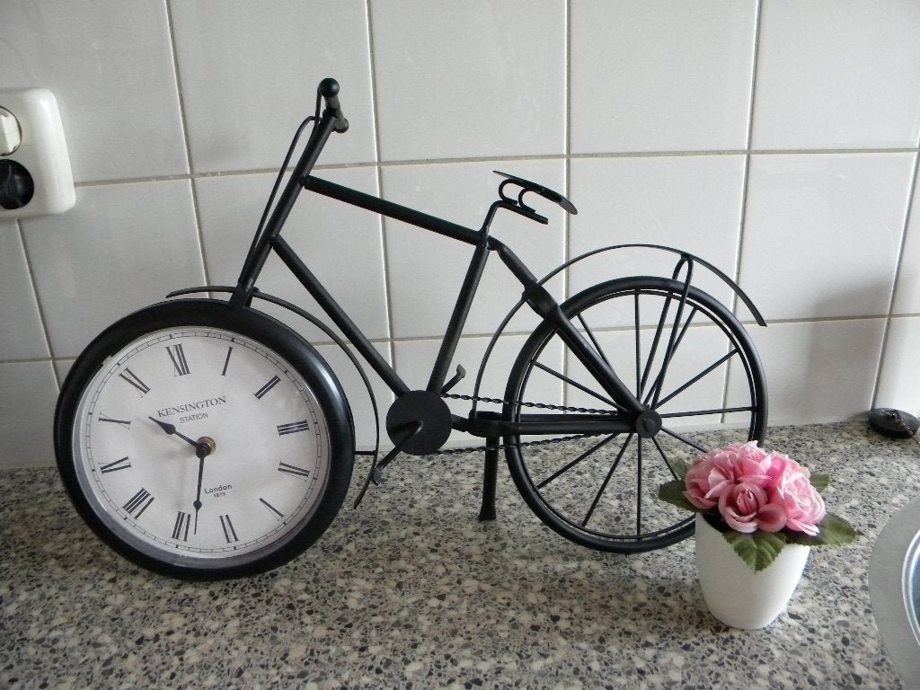 KLOK FIETS METAAL, TAFELKLOK FIETS IN NETTE STAAT, Analoog, Werkt op batterijen, Ophalen of Verzenden, Zo goed als nieuw