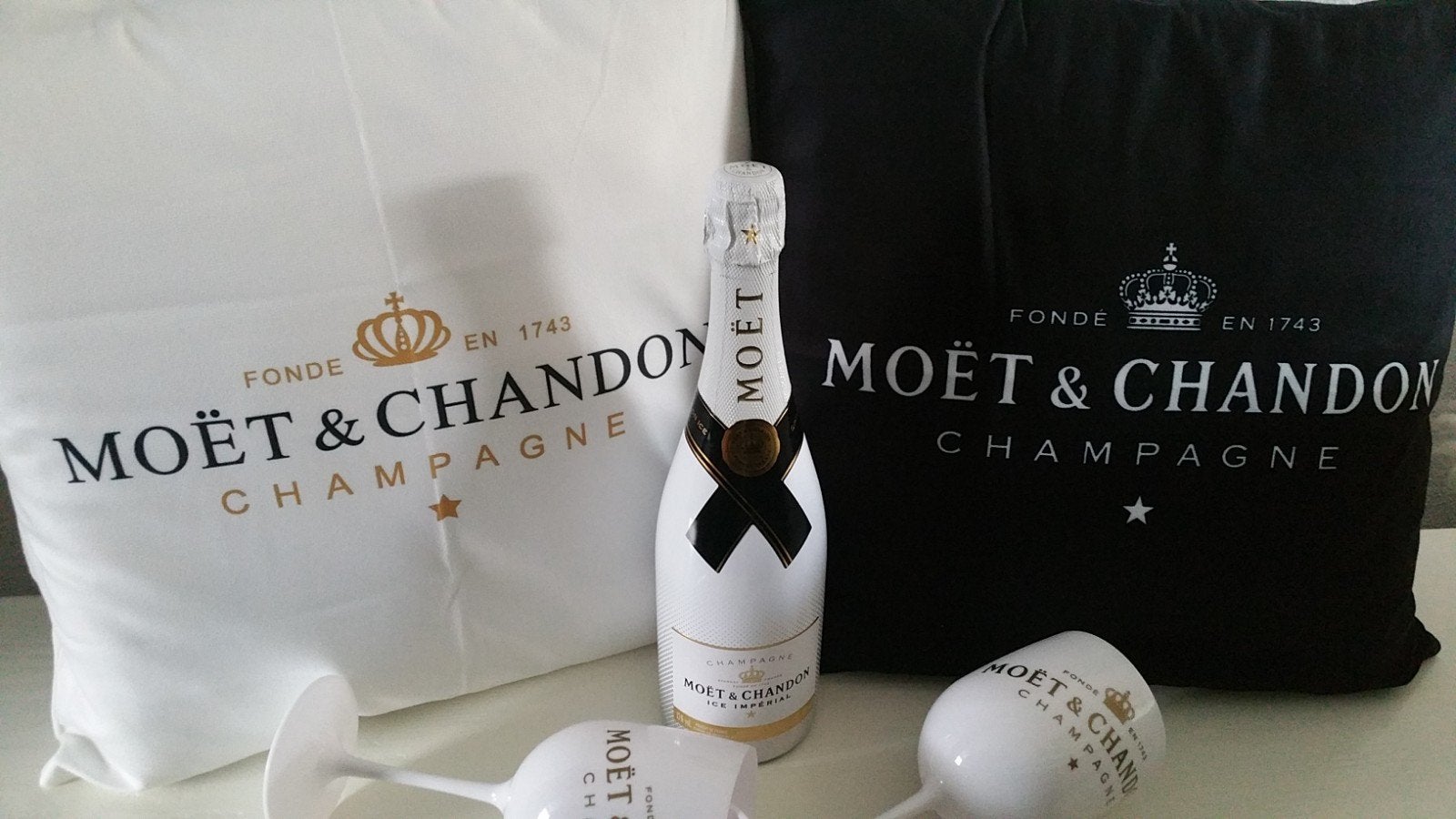 Velours kussenhoesjes van MOËT & CHANDON ‼️, Ophalen of Verzenden