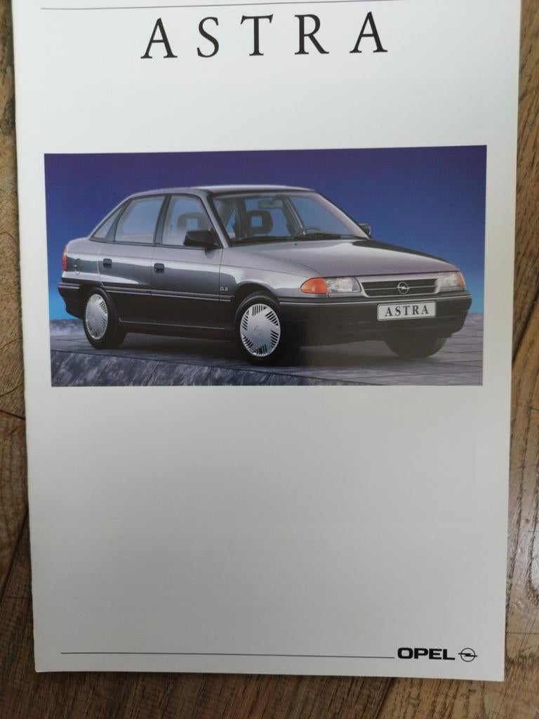 Opel Astra Sedan brochure 1992 (Nederlands), Opel, Zo goed als nieuw, Opel, Ophalen of Verzenden