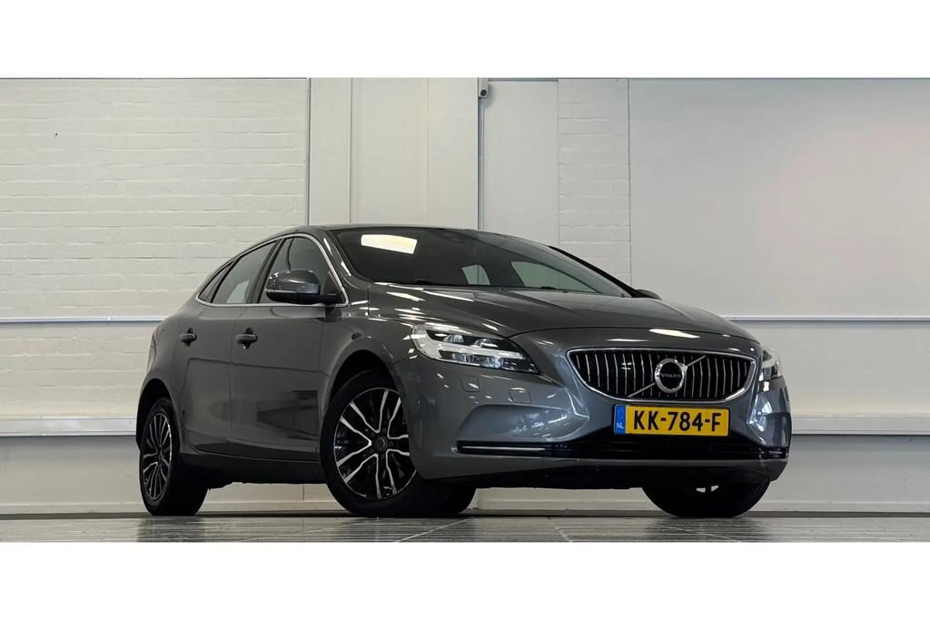 Volvo V40 2.0 T2 Summum Panoramadak Lerenbekled € 11.944,0, Gebruikt, 4 cilinders, 122 pk, Bedrijf