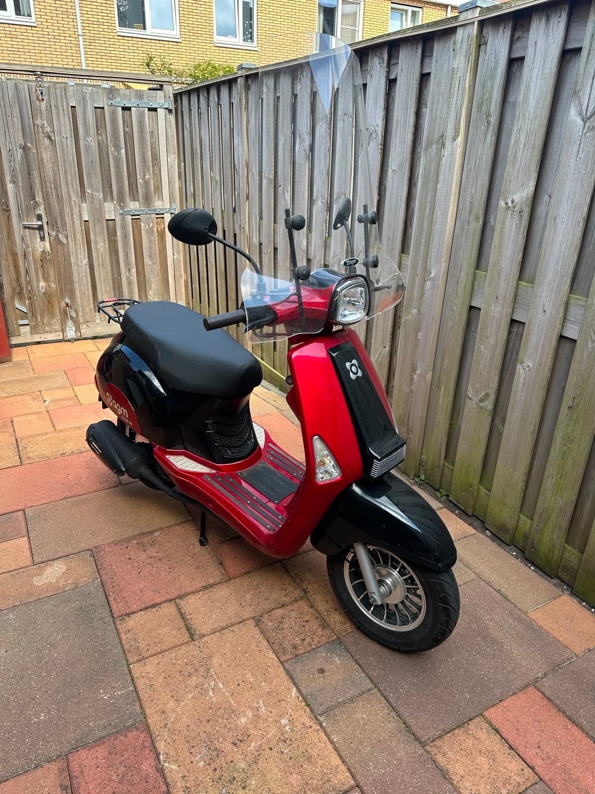 AGM scooter 2013 - Start niet, veel nieuwe onderdelen, Ophalen, Gebruikt, Benzine