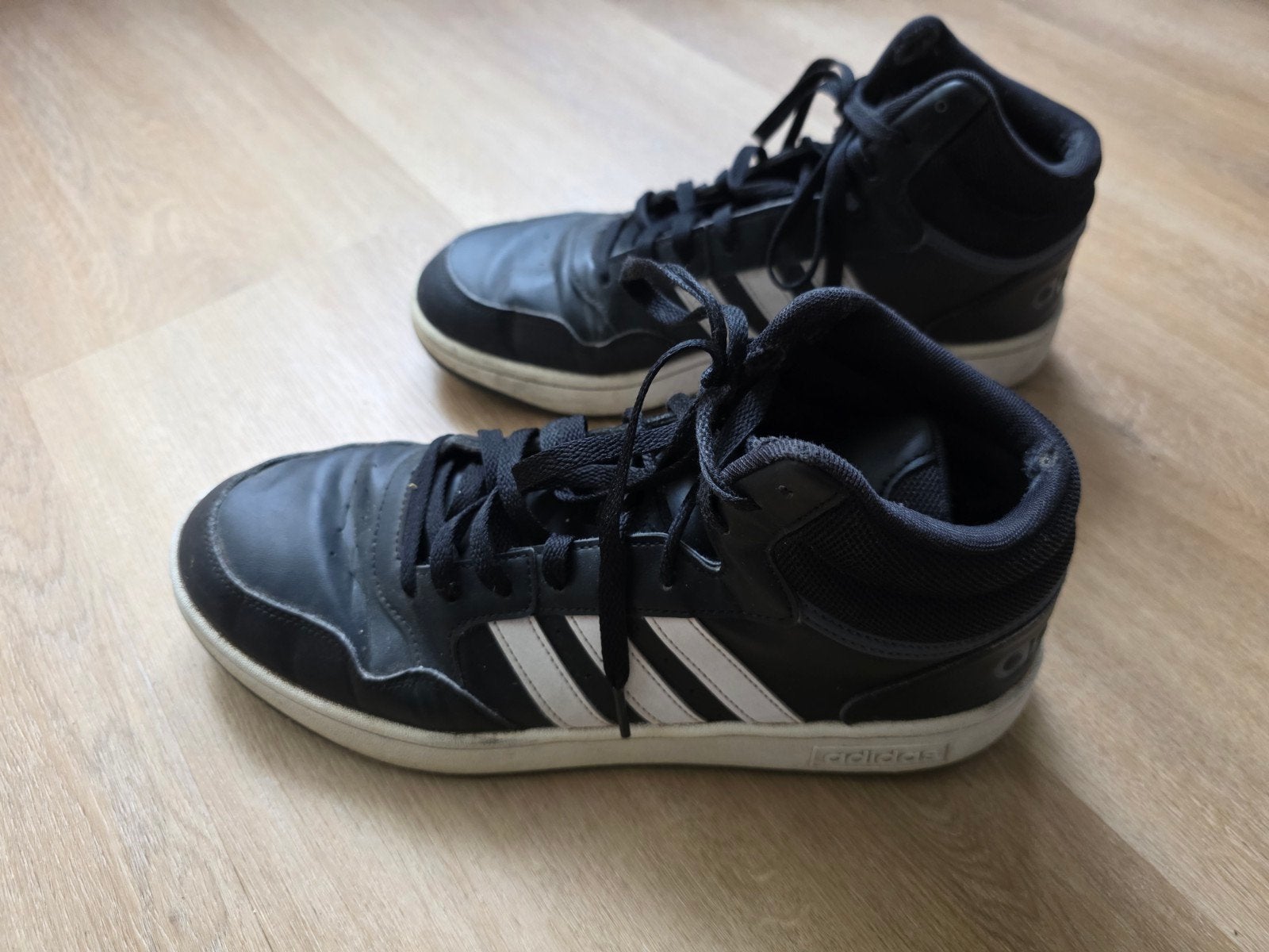 Adidas sneakers zwart met witte strepen. Maat 45 1/3, Zwart, Ophalen of Verzenden, Sneakers of Gympen, Adidas