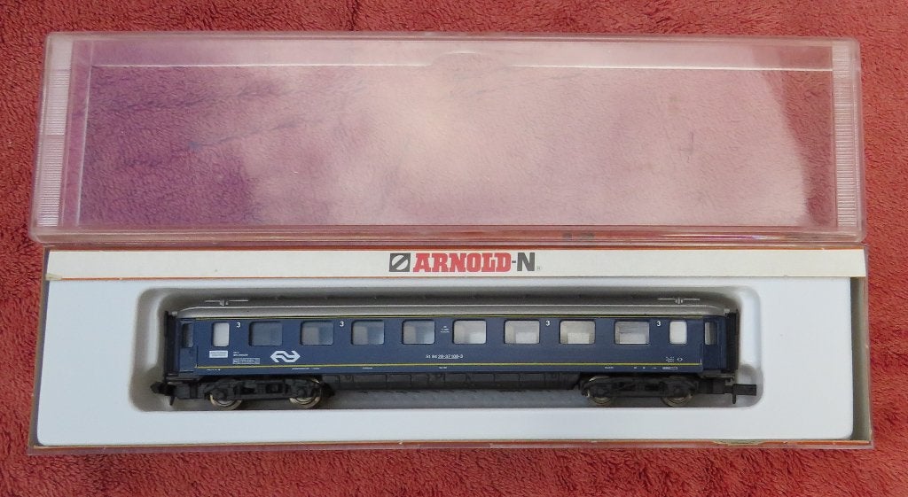 Arnold 3680-013. NS rijtuig, plan K., Hobby en Vrije tijd, Modeltreinen | N-Spoor, Arnold, Gelijkstroom, Wagon, Ophalen of Verzenden