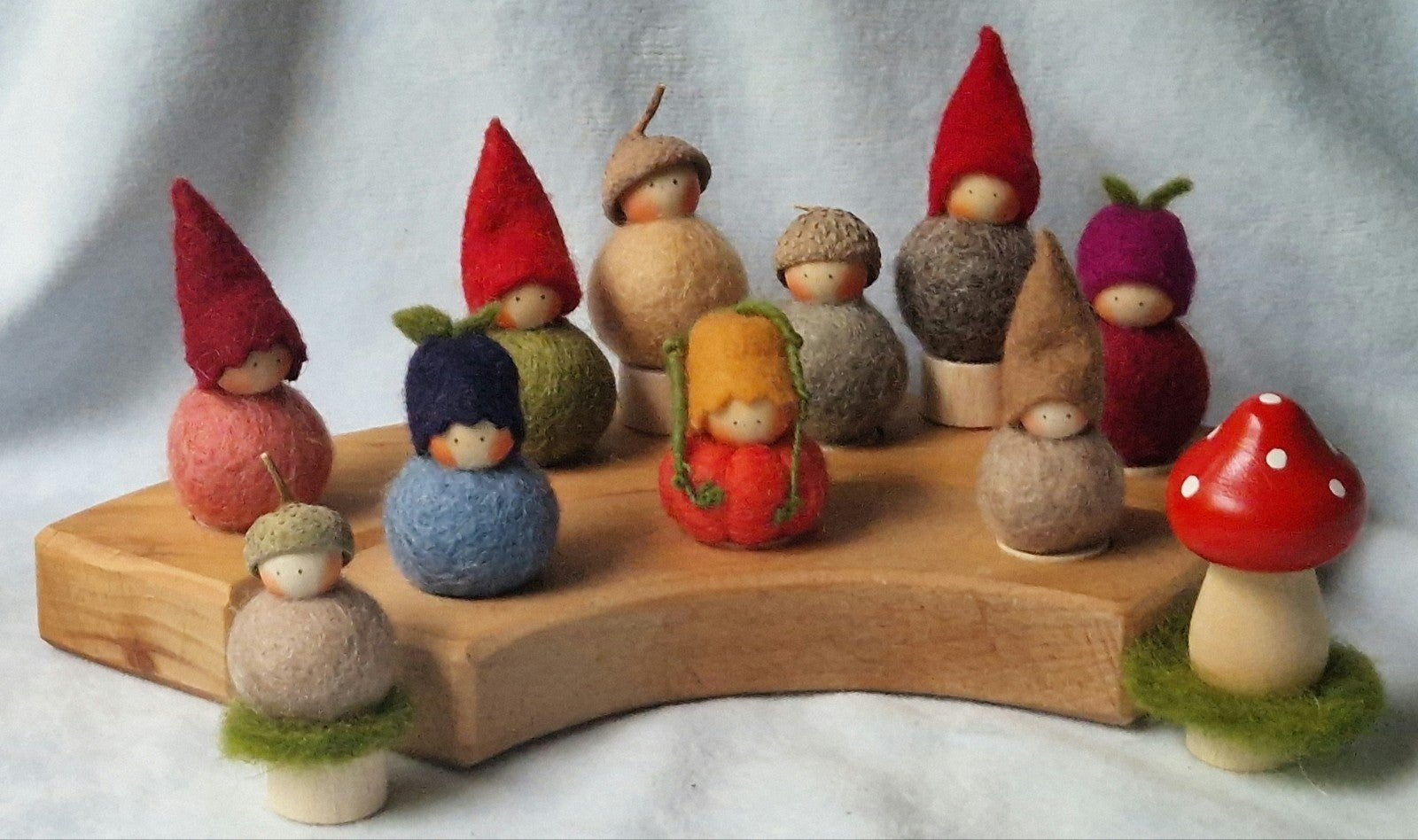 Herfsttafel wol kabouter jaarring vilt popje Vrije School, Hobby en Vrije tijd, Verzenden, Nieuw, Wolvilt