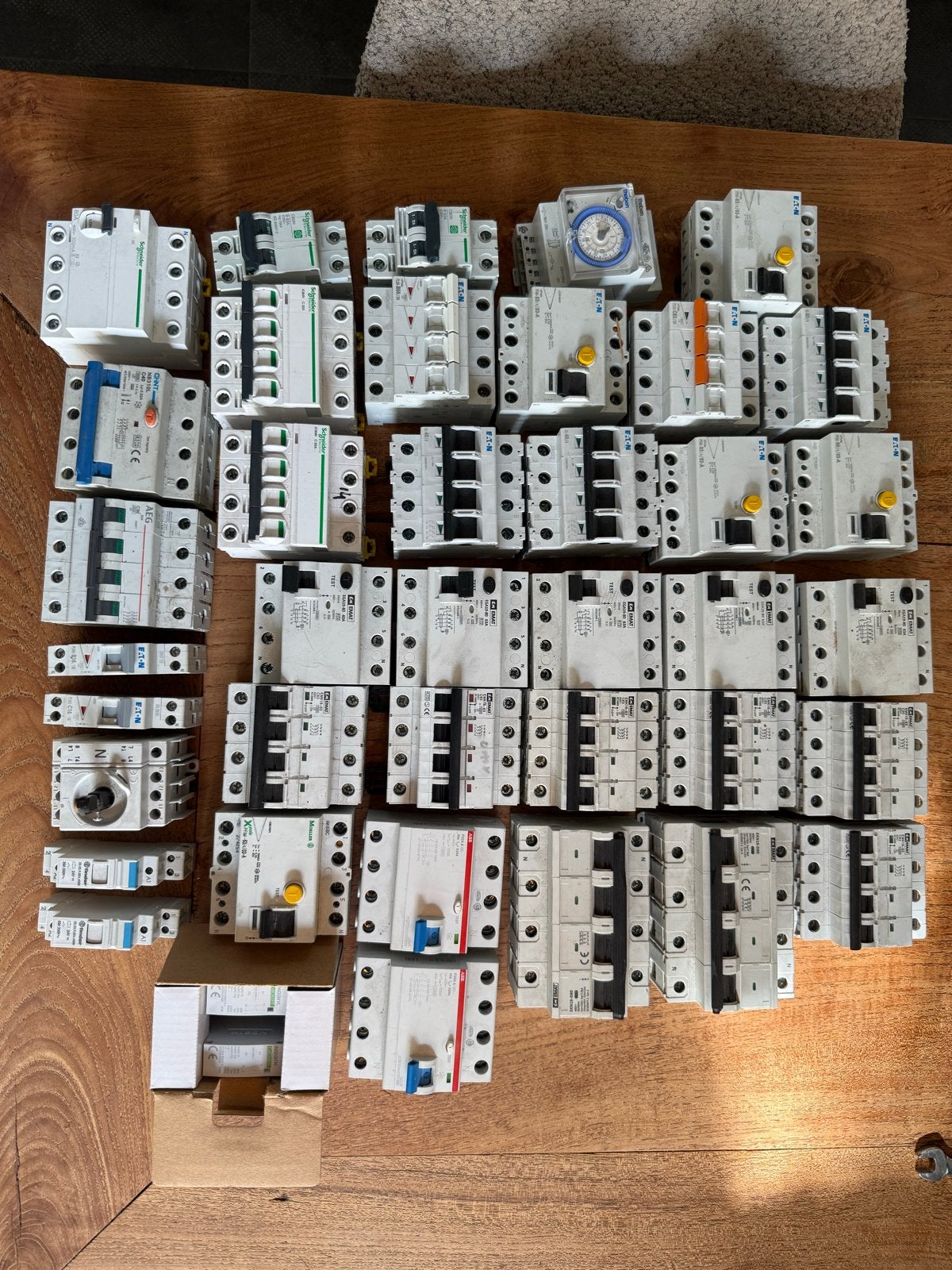 Partij aardlekschakelaars, installatieautomaten, Ophalen of Verzenden, Gebruikt, Eaton, Aardlekschakelaar
