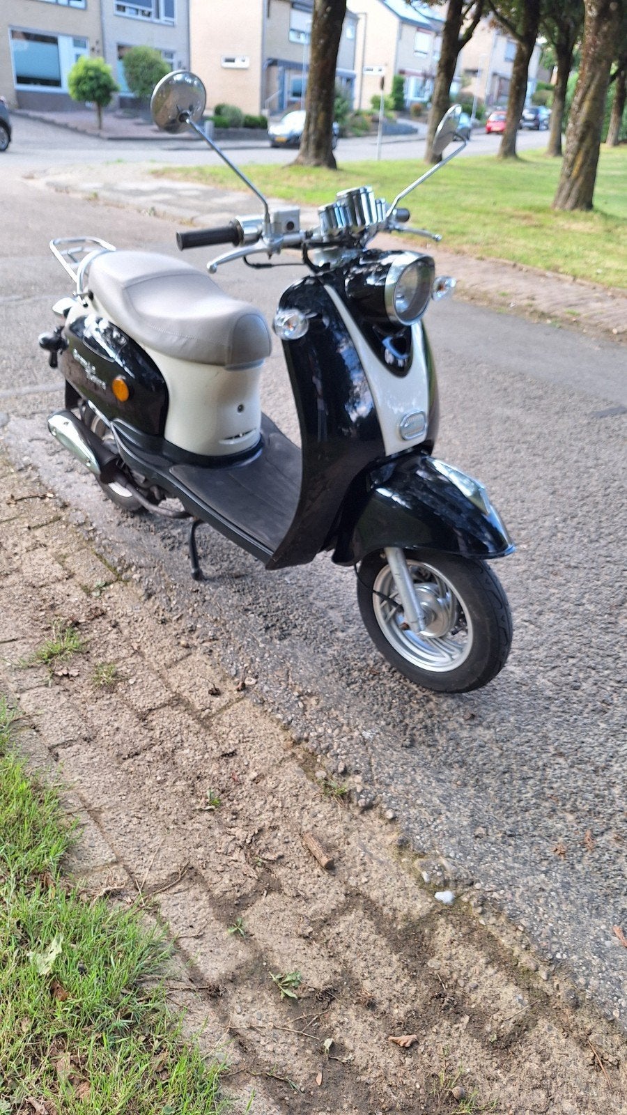 Scooter (25Km) ZNEN Grande Retro kleur beige/zwart, Ophalen, Gebruikt, Benzine, Overige modellen
