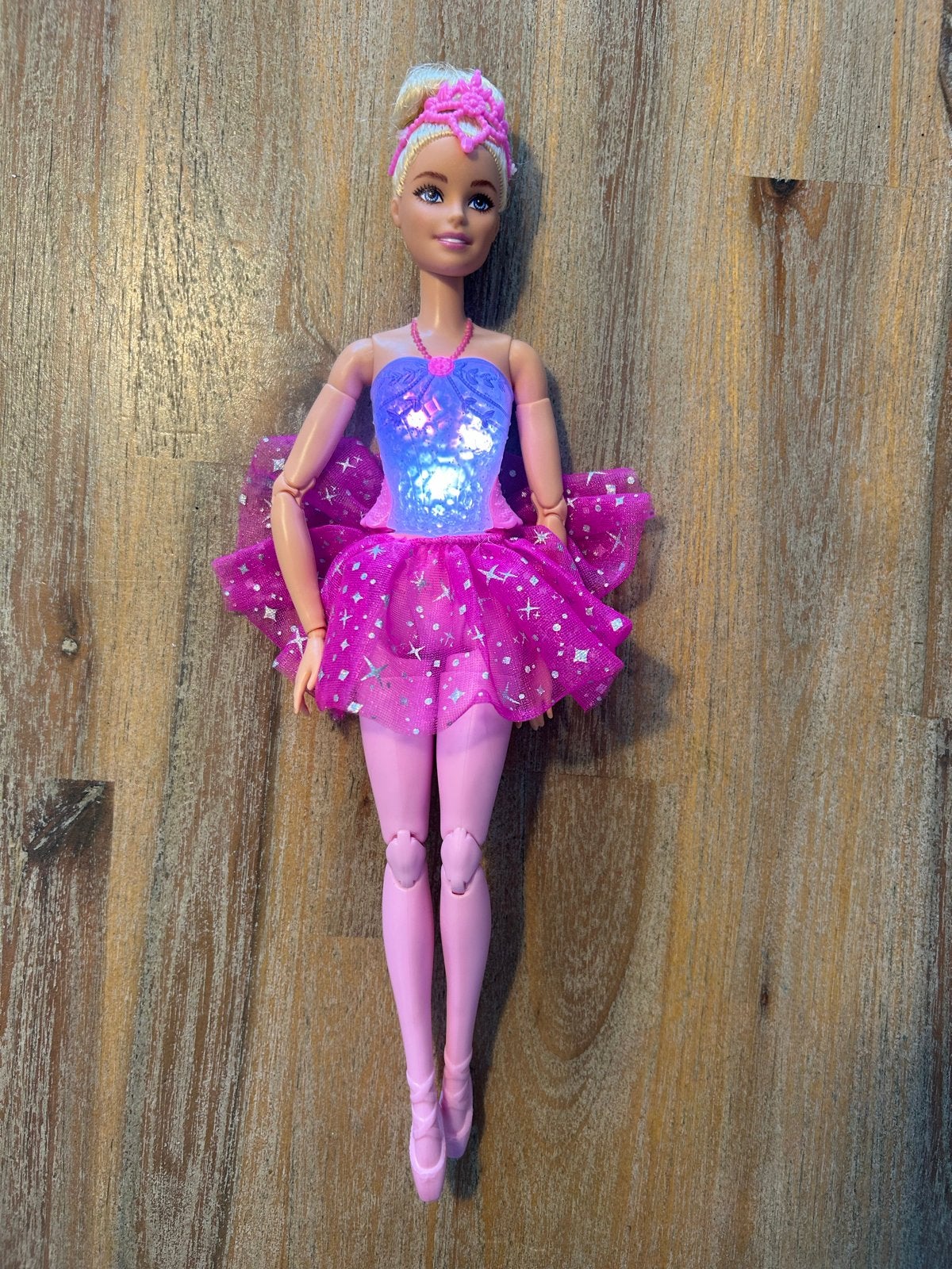 Barbie ballerina met lichtjes - Zo goed als nieuw, Ophalen of Verzenden, Zo goed als nieuw, Barbie