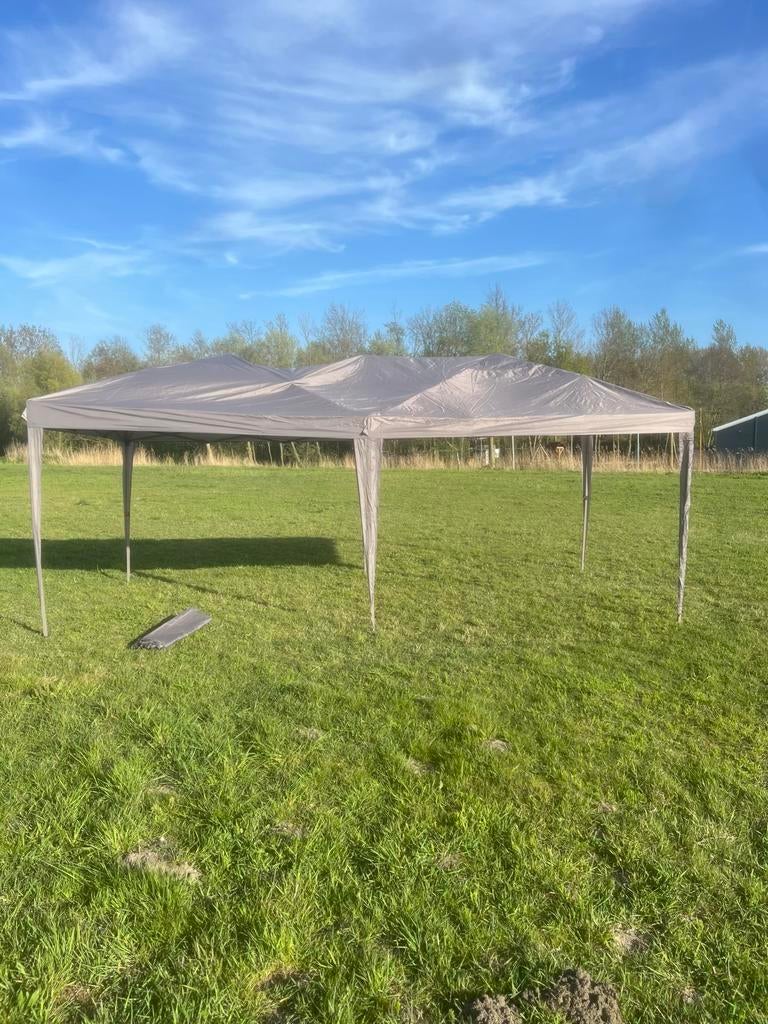 TE HUUR: Taupe tent 290 x 580 x 270 cm met twee ingangen, Caravans en Kamperen, Tenten, Gebruikt, Ophalen of Verzenden