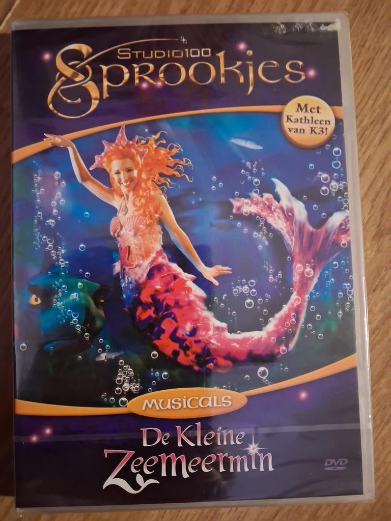 MUSICAL DE KLEINE ZEEMEERMIN.(DVD STUDIO100 NIEUW EN IN SEAL, Alle leeftijden, Ophalen of Verzenden, Nieuw in verpakking