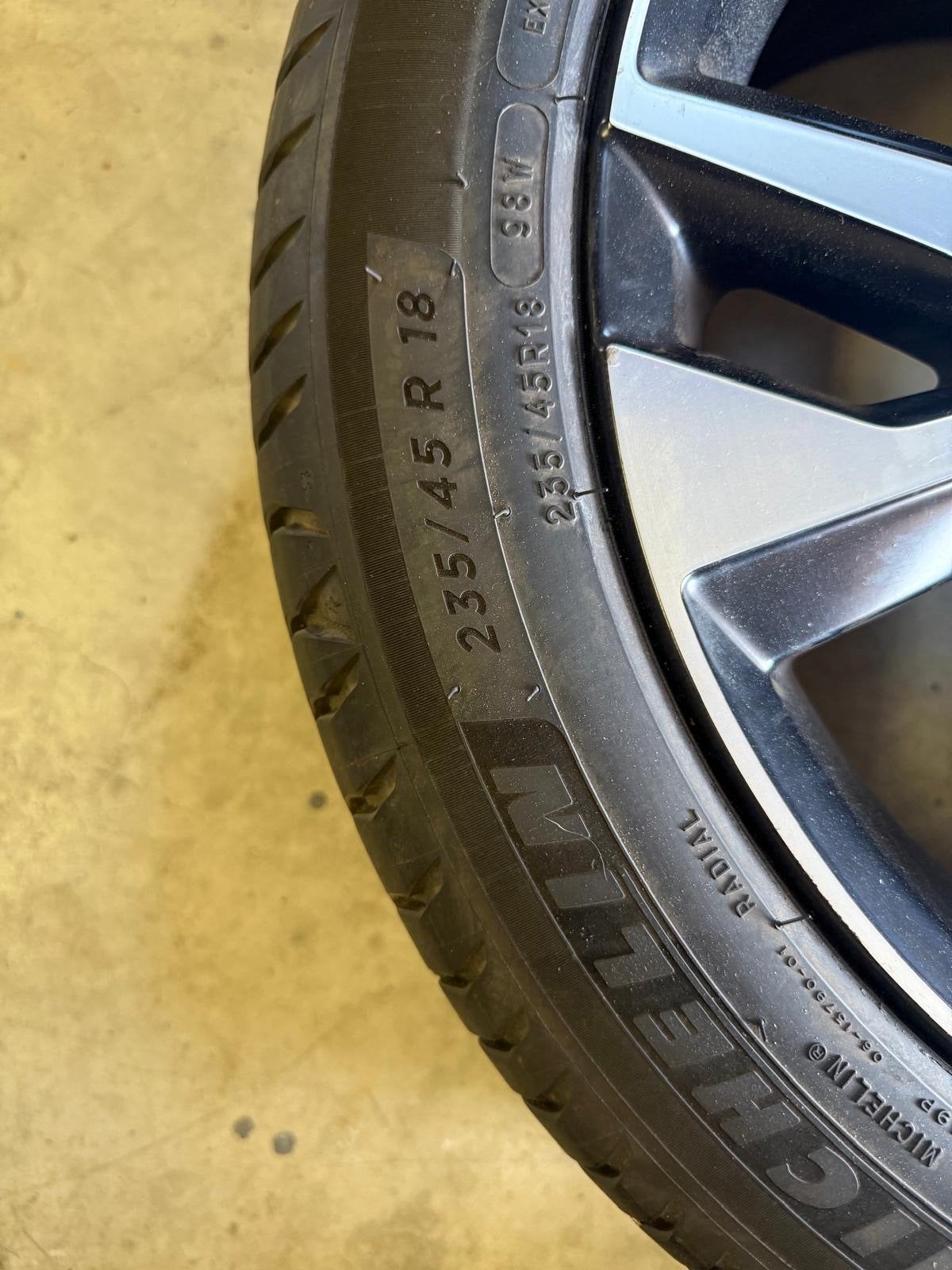 Volvo R-design velgen met zomerbanden 235/45-18, Auto-onderdelen, Banden en Velgen, Ophalen, 18 inch, Gebruikt, Banden en Velgen