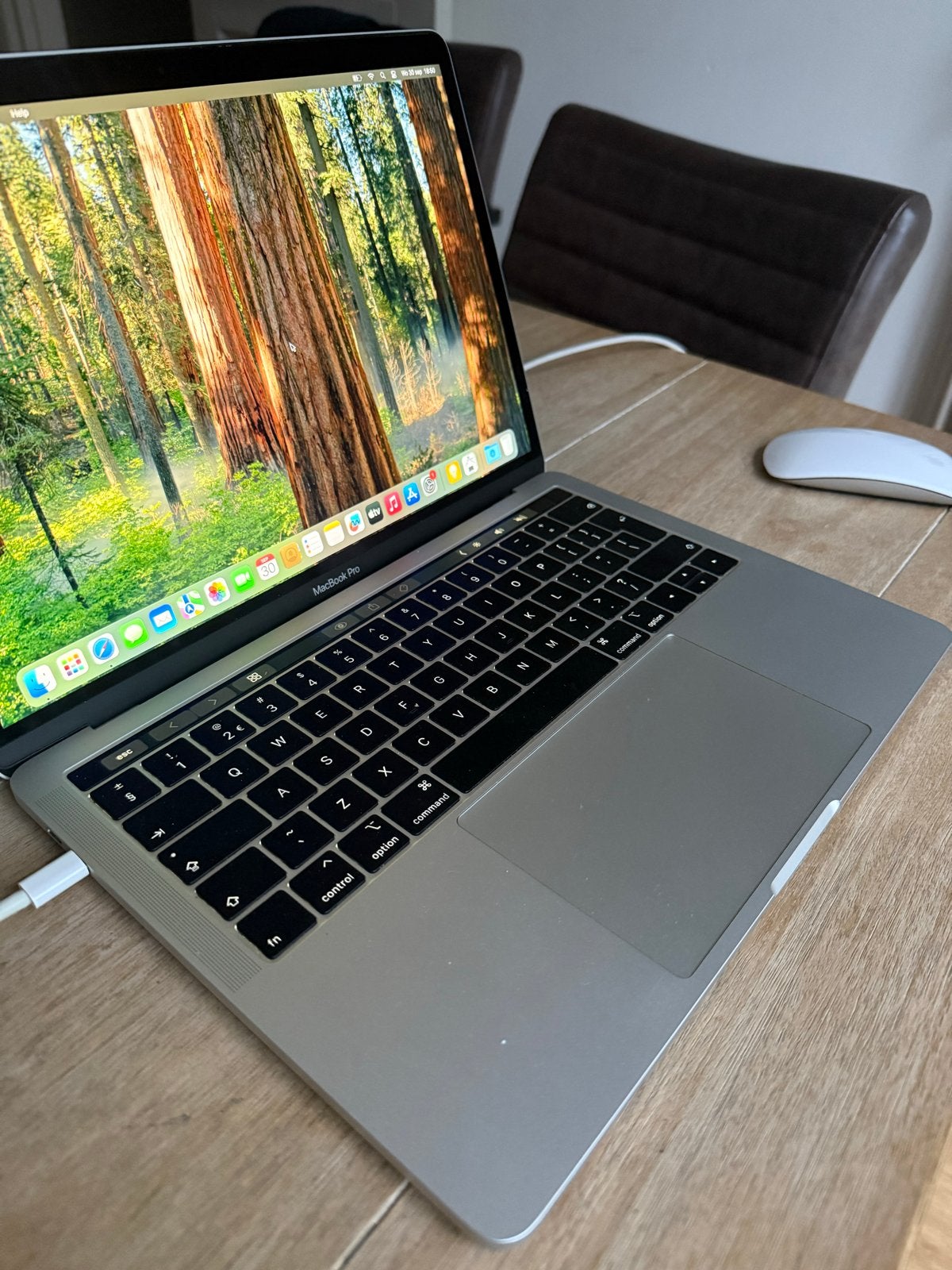 MacBook Pro 13 inch 2019, in uitstekende staat + Apple mouse
