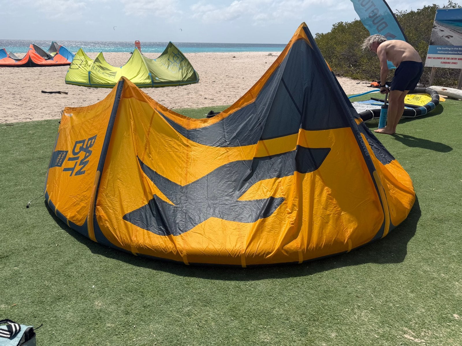 F-one bandit 9m met bar 2020, Watersport en Boten, Kitesurfen, Geen board, Ophalen, Zo goed als nieuw, 9 m²