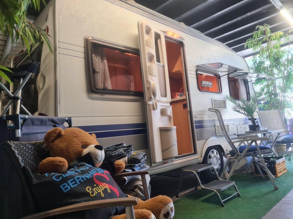 HOBBY DE LUXE 450 SF / BJ 2009 / VOORTENT / FIETSENDRAGERS, Caravans en Kamperen, Rondzit, Hobby, Bedrijf, 750 - 1000 kg