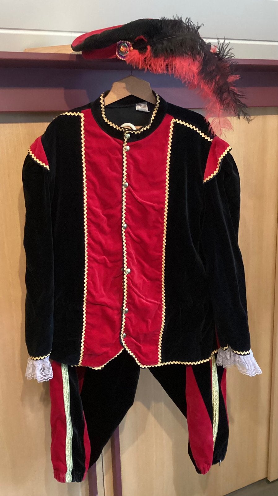 Fluwelen pietenpak, Diversen, Sinterklaas, Ophalen of Verzenden, Zo goed als nieuw