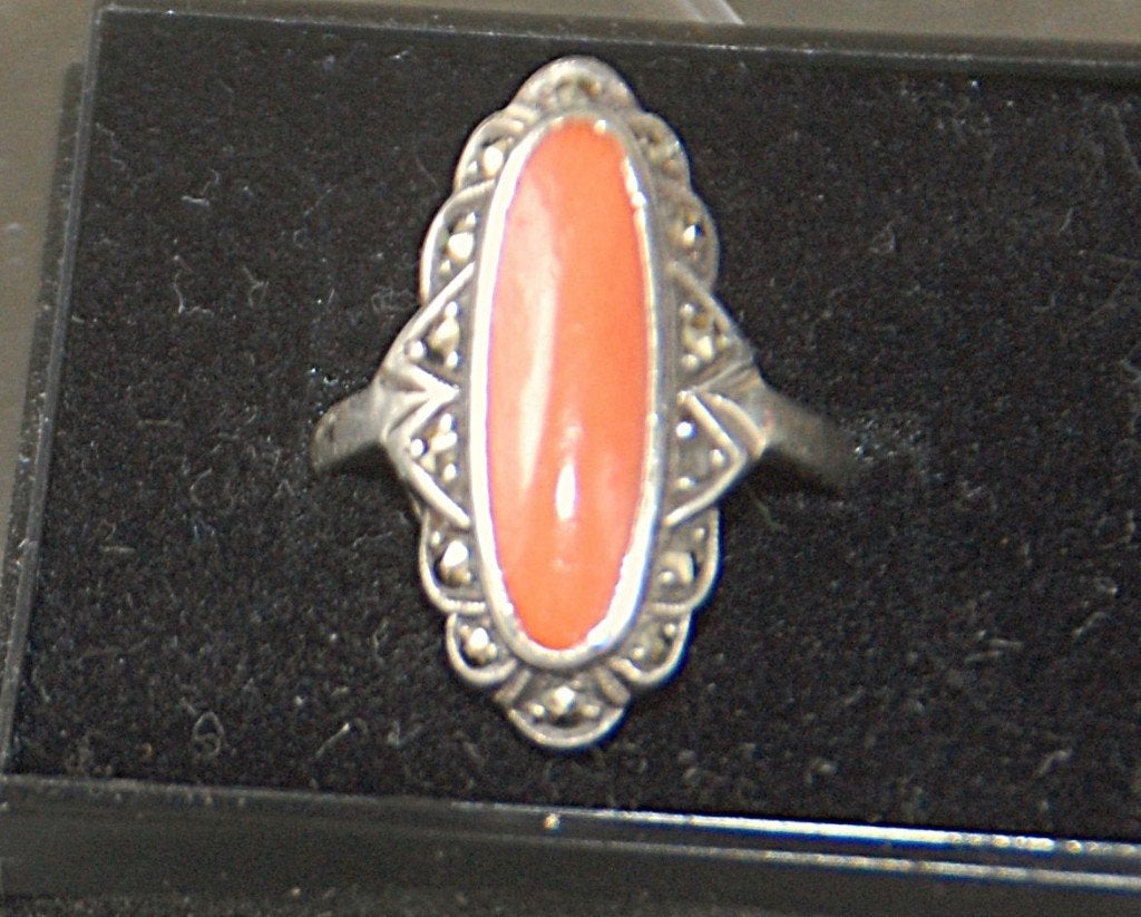 Een zilverenring met een rode steen 835, 20 of groter, Nieuw, Ophalen of Verzenden, Dame