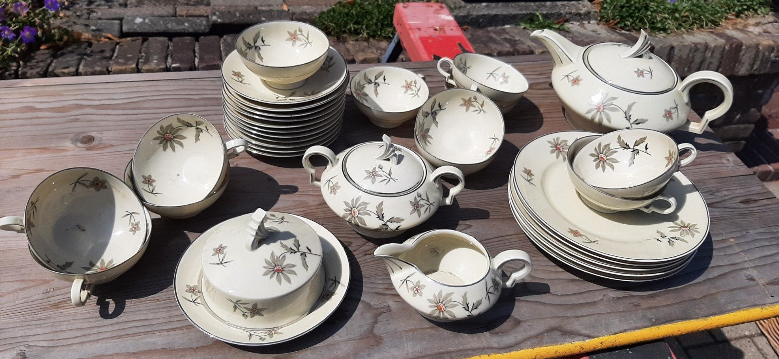 servies jaren 20, Ophalen