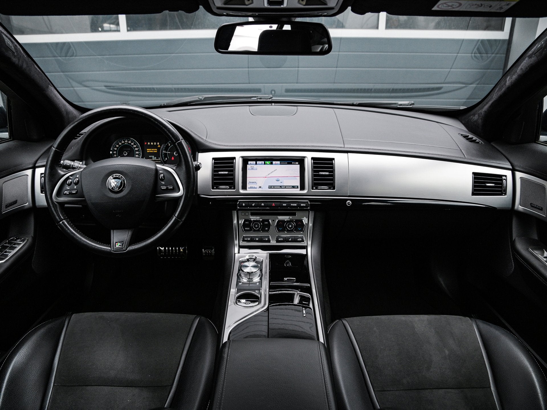 Jaguar XF 2.2d R-Sport | Schuifdak | Xenon | Keyless | Leder, Auto's, Automaat, Achterwielaandrijving, Gebruikt, Zwart