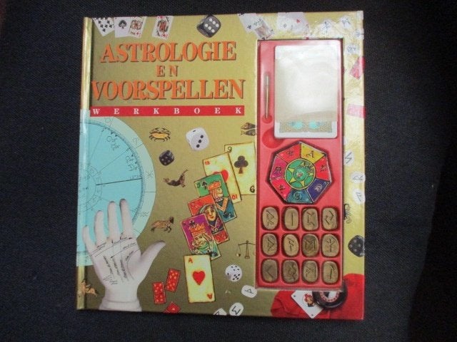 Astrologie en voorspellen, werkboek met kaarten, runestenen, Boeken, Ophalen of Verzenden, Zo goed als nieuw, Overige onderwerpen