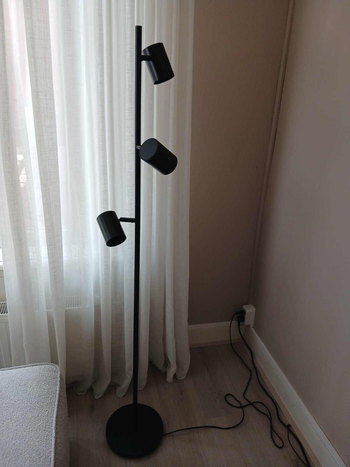 staande lamp 3 spots ikea antraciet vloerlamp, Ophalen, Overige materialen, GU10, Zo goed als nieuw