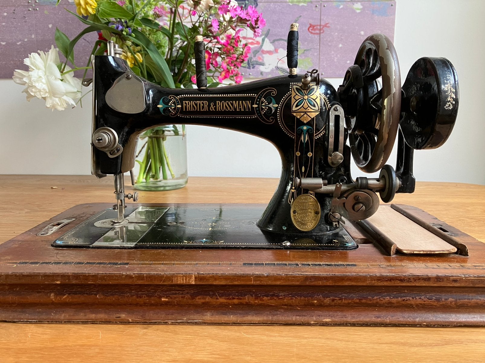 Antieke Frister & Rossmann naaimachine, Ophalen
