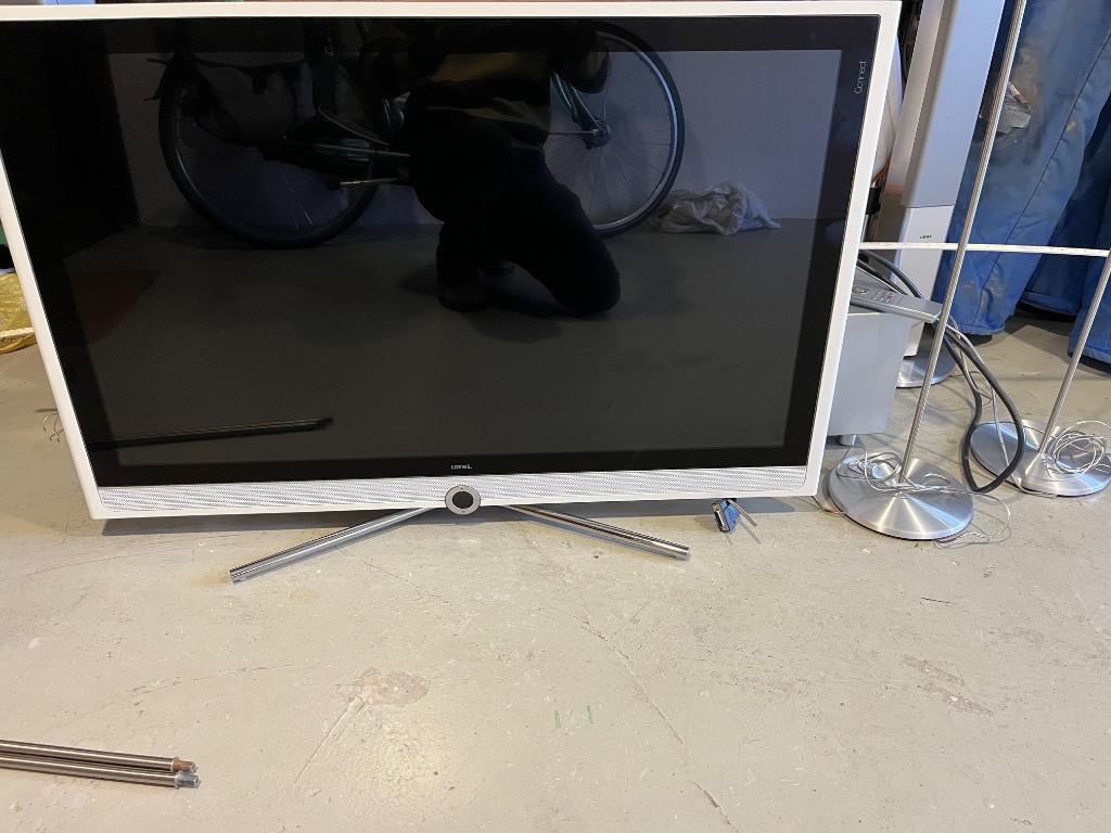 Loewe RadioTV installatie met boxen Model Connect 40, Zo goed als nieuw, 120 watt of meer, Front, Rear of Stereo speakers, Ophalen