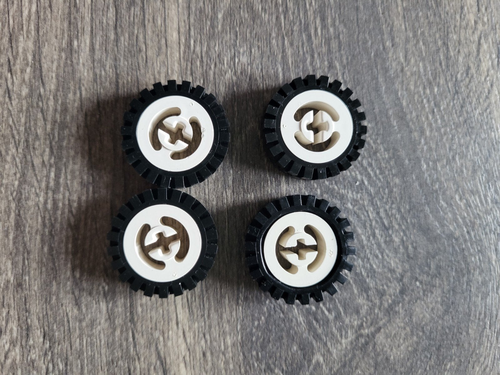 Lego Technic wielen Wit met grof profiel band Zwart., Ophalen of Verzenden, Gebruikt, Losse stenen, Lego